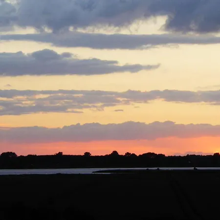 Gut-rattelvitz-parterre-b-hochwertig-sauna-kamin-etankstelle-spielscheune-15-000qm-parkland *