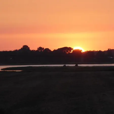 דירה Gut-rattelvitz-parterre-b-hochwertig-sauna-kamin-etankstelle-spielscheune-15-000qm-parkland Gingst