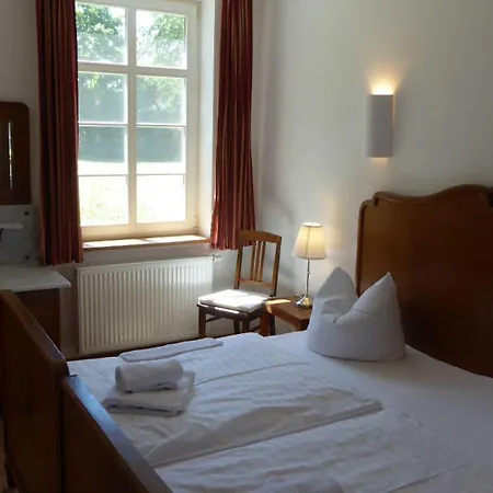 Gut-rattelvitz-parterre-b-hochwertig-sauna-kamin-etankstelle-spielscheune-15-000qm-parkland Gingst