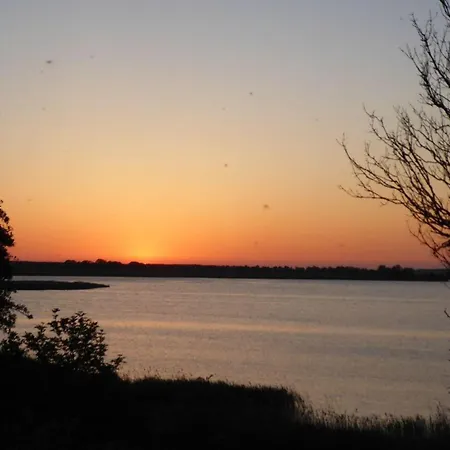 דירה Gut-rattelvitz-parterre-b-hochwertig-sauna-kamin-etankstelle-spielscheune-15-000qm-parkland *