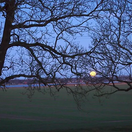 Gut-rattelvitz-parterre-b-hochwertig-sauna-kamin-etankstelle-spielscheune-15-000qm-parkland