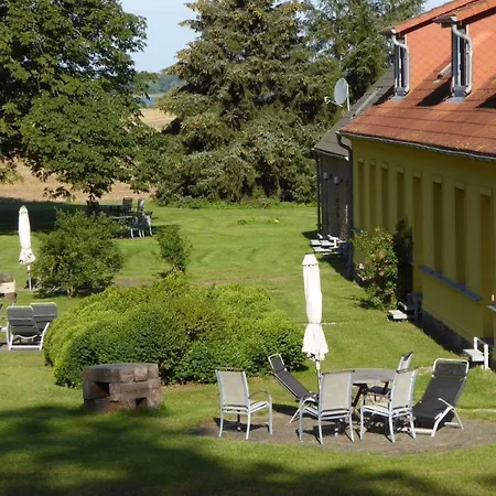 Gut-rattelvitz-parterre-b-hochwertig-sauna-kamin-etankstelle-spielscheune-15-000qm-parkland דירה *