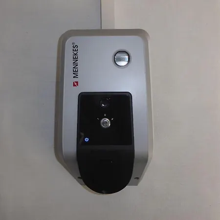 Gut-rattelvitz-parterre-b-hochwertig-sauna-kamin-etankstelle-spielscheune-15-000qm-parkland דירה *